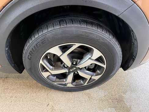 Used 2021 Kia Sportage LX image 5