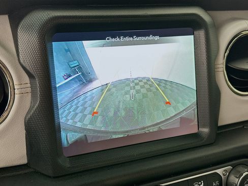 Used 2021 Jeep Wrangler Unlimited Sahara AWD/4WD image 14