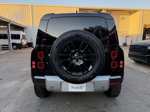 Used 2025 Land Rover Defender 110 S image 5