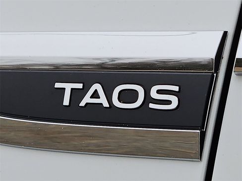 Used 2023 Volkswagen Taos SE image 34