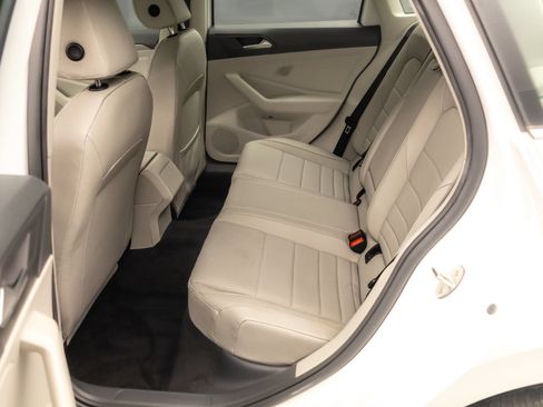 Used 2023 Volkswagen Jetta SE w/ Panoramic Sunroof Package FWD image 30