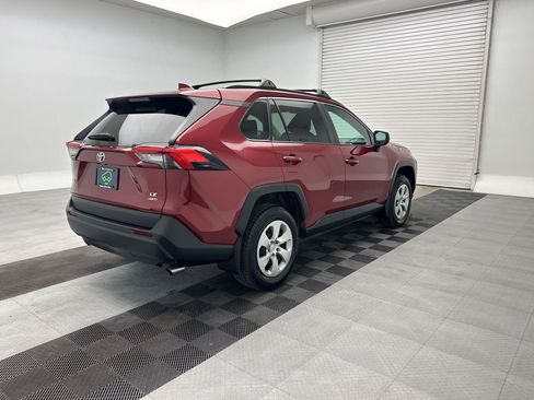 Used 2021 Toyota RAV4 LE AWD/4WD image 9