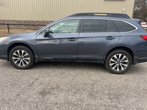 Used 2017 Subaru Outback 2.5i Limited image 9
