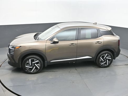 Certified 2025 Nissan Kicks SV image 22