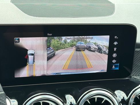 Used 2023 Mercedes-Benz GLB 250 w/ AMG Line image 33