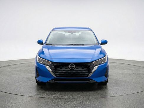 Used 2025 Nissan Sentra SV image 2