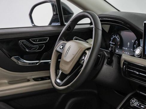 Used 2022 Lincoln Corsair FWD image 11