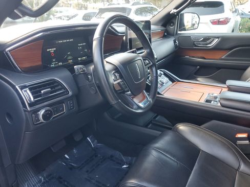 Used 2019 Lincoln Navigator Select w/ Technology Package image 17