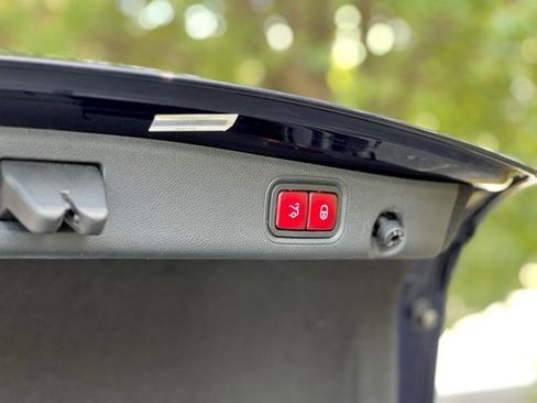 Used 2020 Mercedes-Benz E 350 4MATIC Sedan image 48