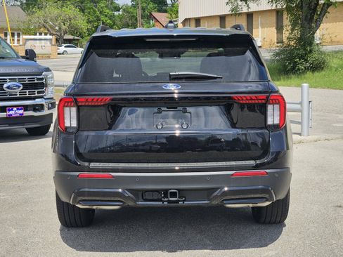 New 2026 Ford Explorer ST-Line w/ ST-Line Street Pack RWD image 4