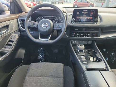 Used 2023 Nissan Rogue SV image 10