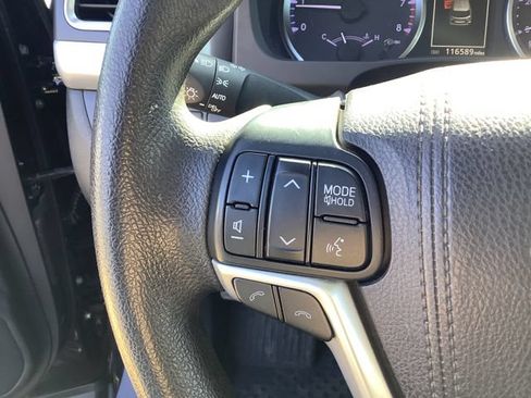 Used 2018 Toyota Highlander LE FWD image 13