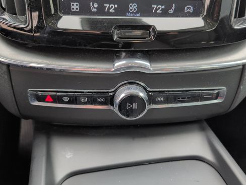 Certified 2023 Volvo XC60 B5 Core image 19