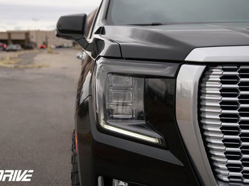 Used 2023 GMC Yukon XL Denali image 4