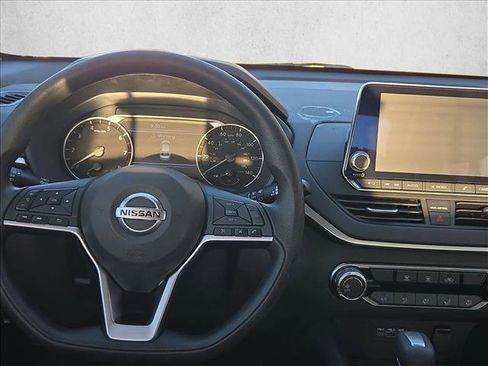 Used 2022 Nissan Altima 2.5 SV image 17