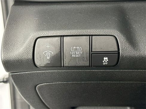 Used 2024 Hyundai Elantra Limited image 25