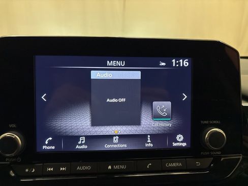 Used 2025 Nissan Pathfinder SV image 18