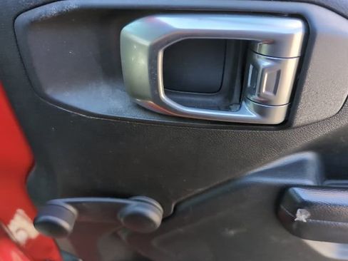 Used 2018 Jeep Wrangler Sport image 19