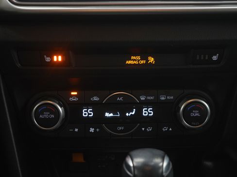 Used 2018 MAZDA MAZDA3 Touring image 13