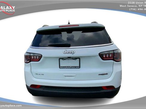 Used 2024 Jeep Compass Latitude AWD/4WD image 6
