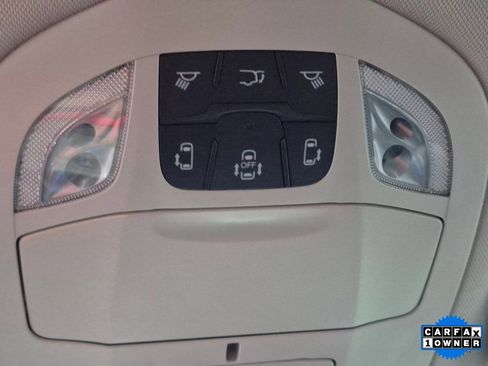 Used 2024 Chrysler Pacifica Touring-L image 19