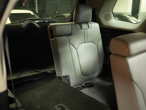 Used 2024 Honda Pilot Touring image 18
