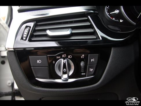 Used 2019 BMW 530e w/ M Sport Package image 17