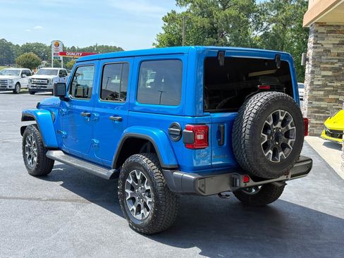Used 2025 Jeep Wrangler Unlimited Sahara AWD/4WD image 3