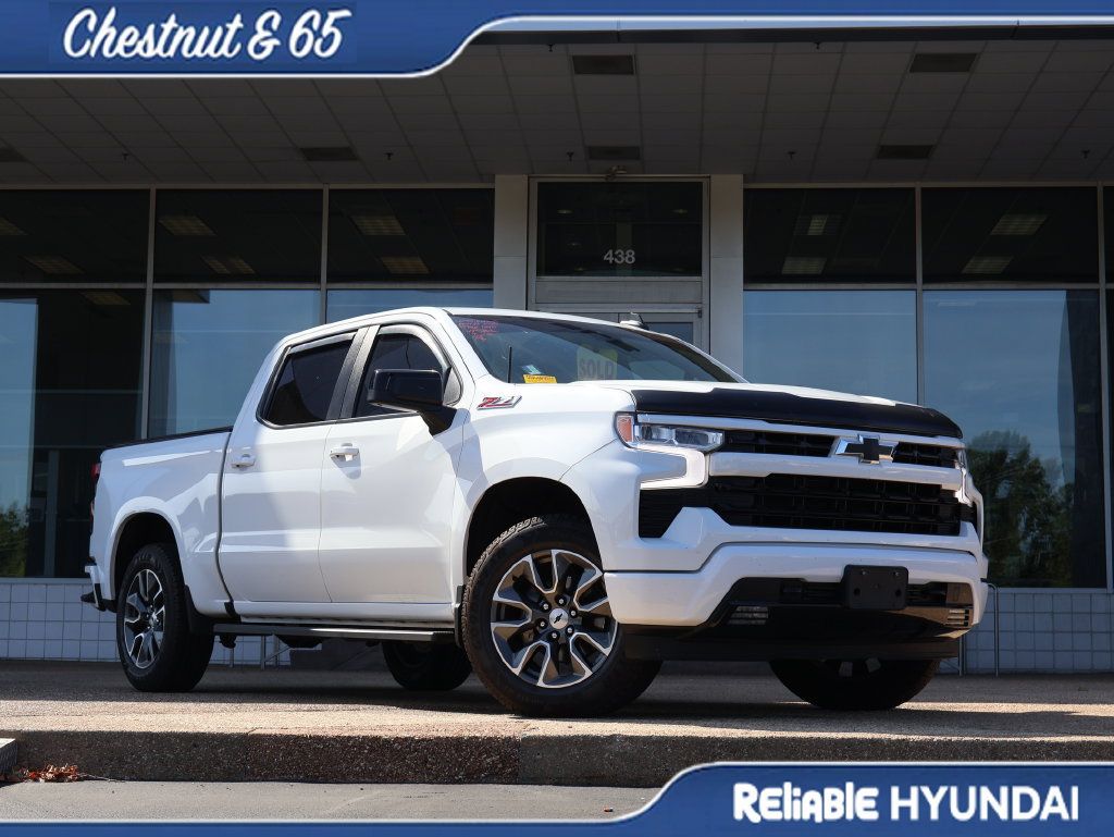 Used 2022 Chevrolet Silverado 1500 RST AWD/4WD image 2