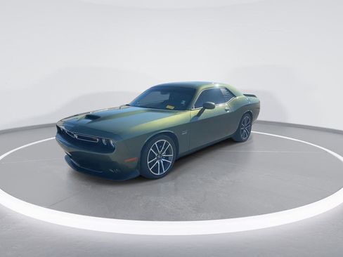 Used 2023 Dodge Challenger R/T w/ Plus Package image 4