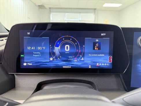 Used 2025 Chevrolet Traverse LT FWD image 48