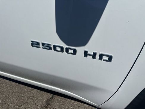 Used 2022 Chevrolet Silverado 2500 LT w/ Convenience Package image 8