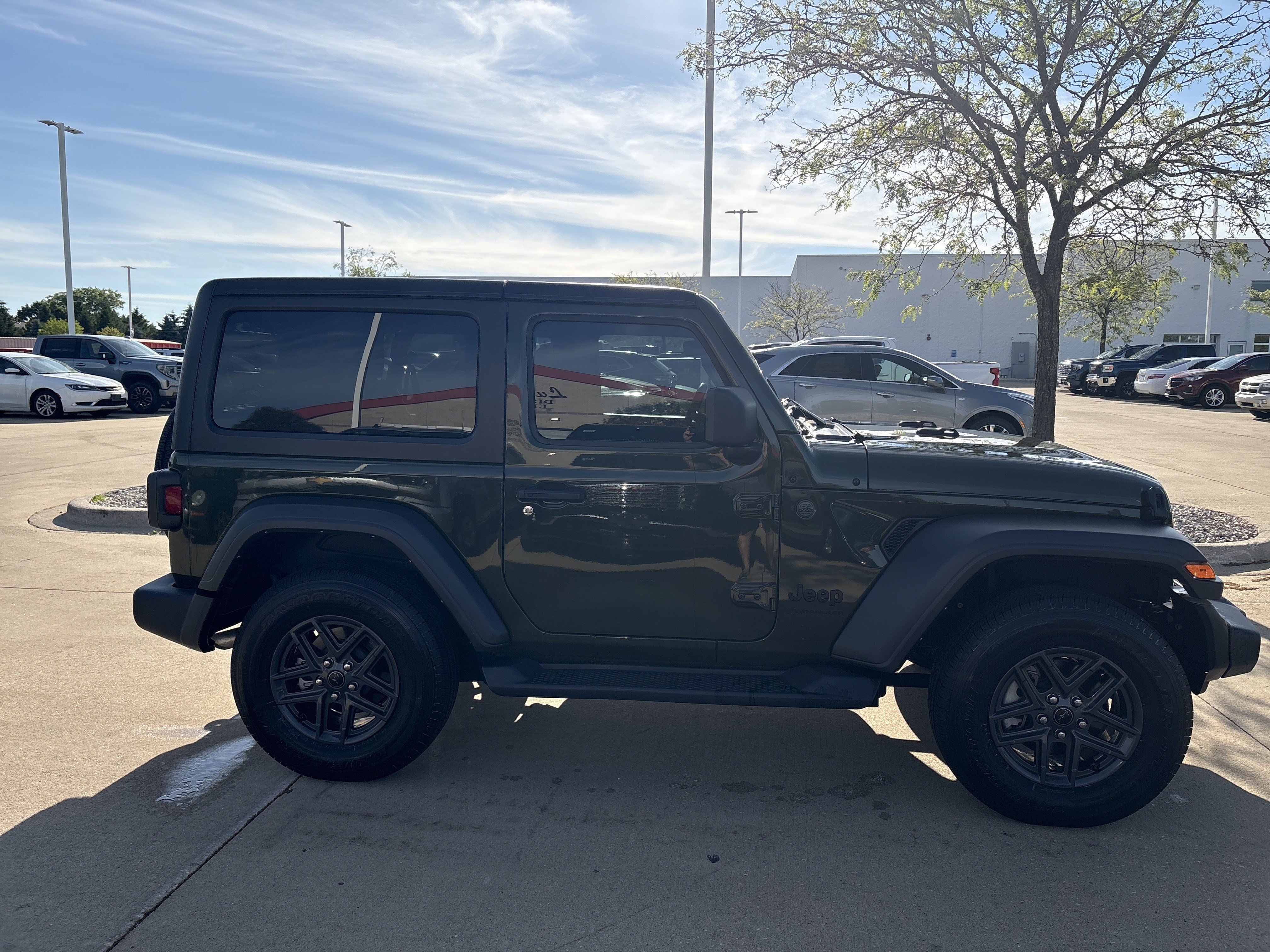 Used 2024 Jeep Wrangler Sport AWD/4WD image 8