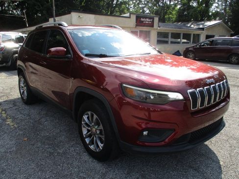 Used 2019 Jeep Cherokee Latitude Plus w/ Comfort/Convenience Group AWD/4WD image 4