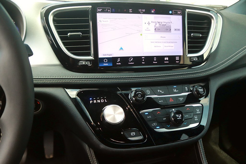 Used 2025 Chrysler Pacifica Limited FWD image 21