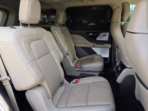 Used 2022 Lincoln Aviator Reserve w/ Equipment Group 201A AWD/4WD image 27