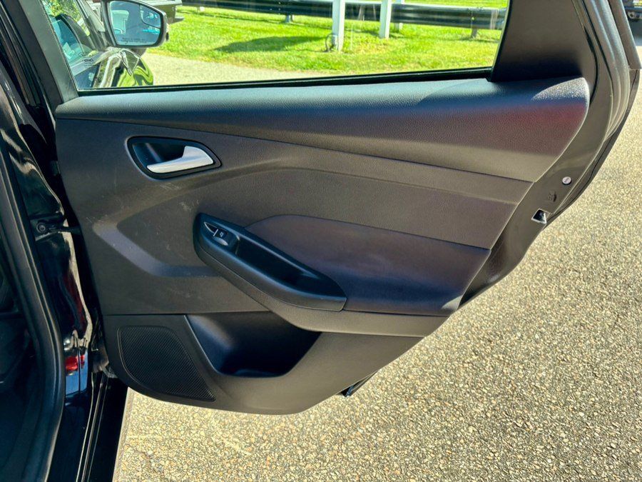 Used 2017 Ford Focus ST FWD image 19