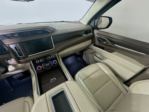 Used 2021 GMC Yukon Denali w/ Denali Premium Package image 11