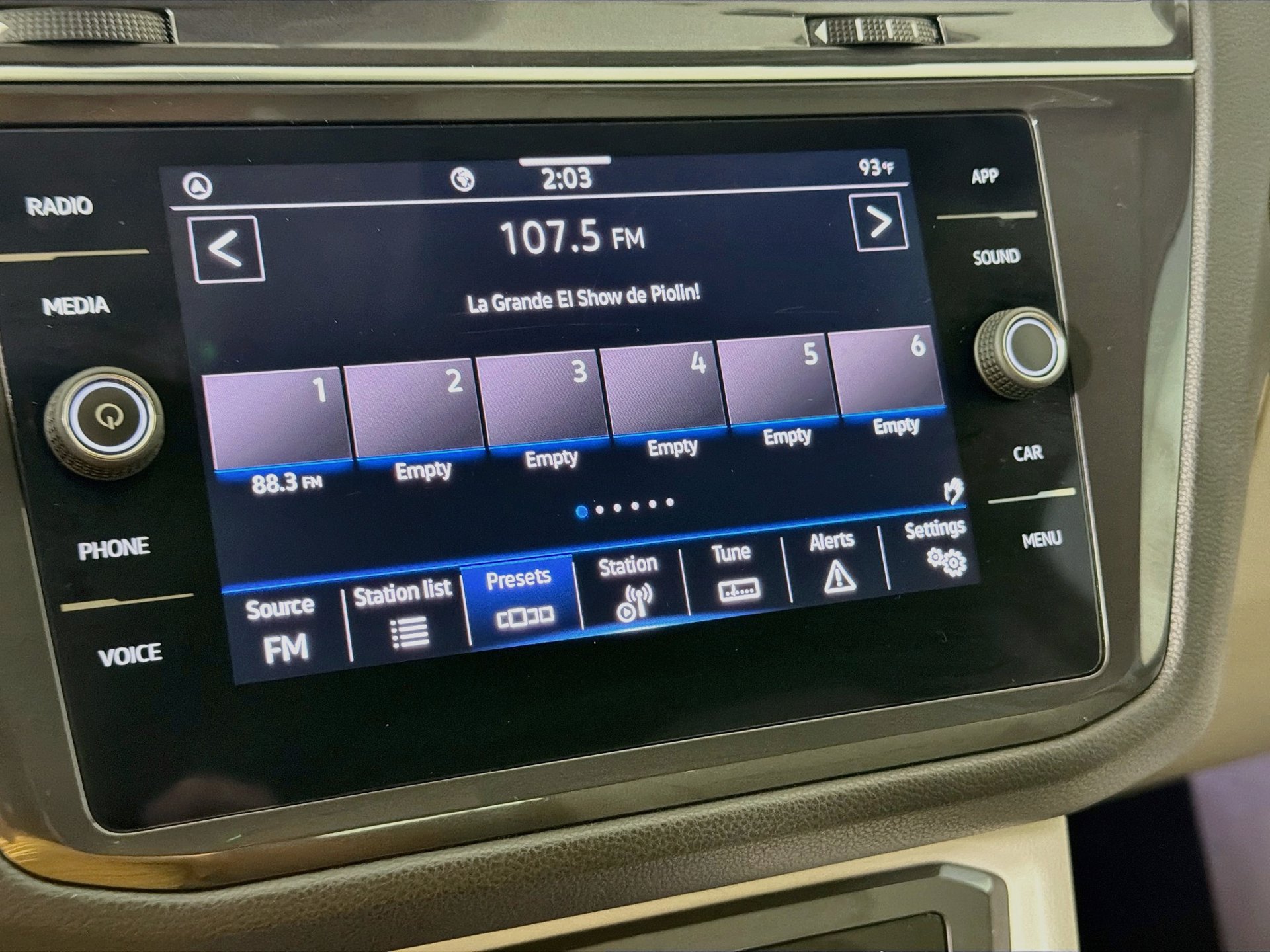 Used 2022 Volkswagen Tiguan SE FWD image 13