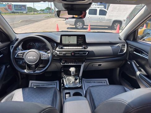 Used 2022 Kia Seltos SX w/ Sunroof Package AWD/4WD image 40