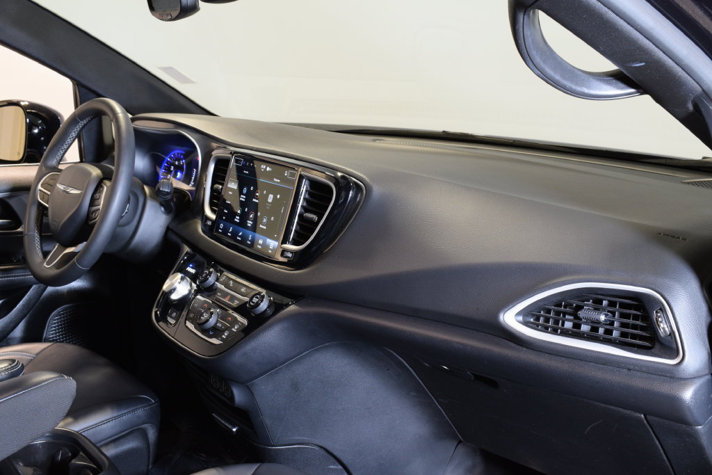Used 2025 Chrysler Pacifica Select FWD image 30