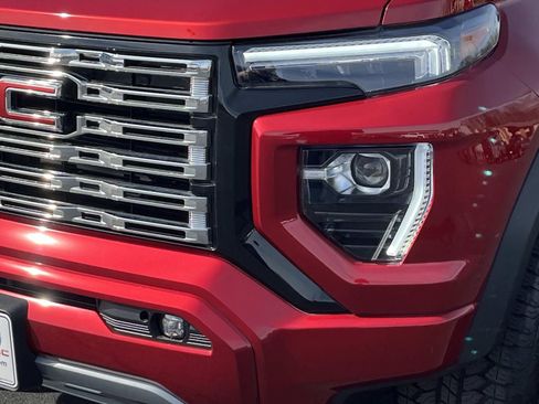 Used 2025 GMC Canyon Denali image 12