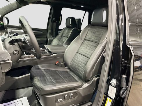 New 2026 Cadillac Escalade V w/ LPO, ONYX Package AWD/4WD image 15