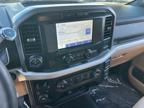 Used 2022 Ford F150 XLT w/ Trailer Tow Package image 12