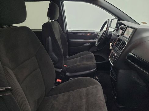 Used 2018 Dodge Grand Caravan SE FWD image 21