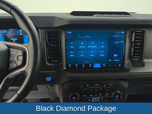 Certified 2025 Ford Bronco Big Bend w/ Black Diamond Package AWD/4WD image 17
