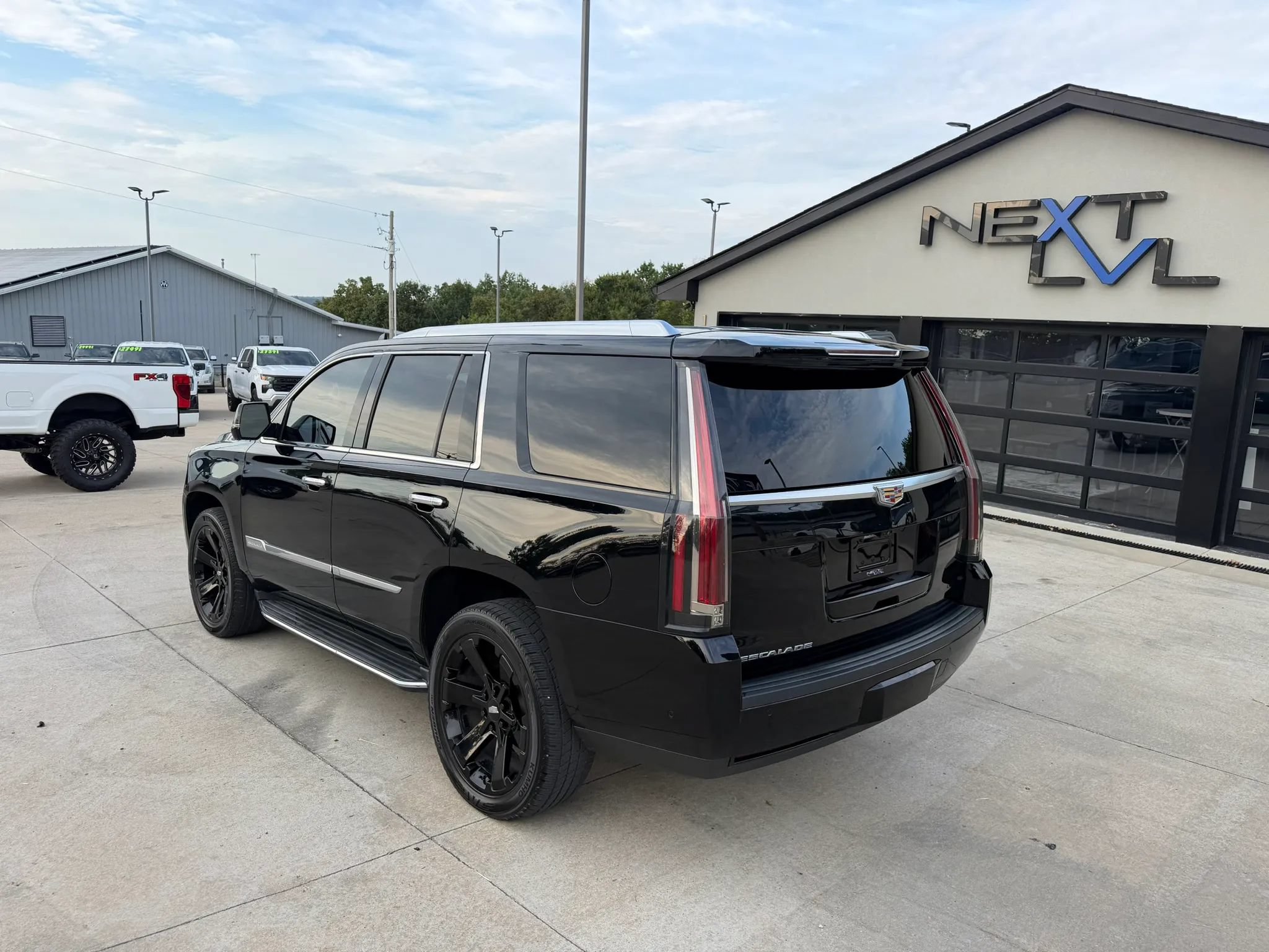 Used 2019 Cadillac Escalade Luxury AWD/4WD image 7