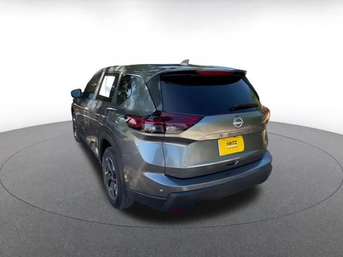 Used 2025 Nissan Rogue SV FWD image 11