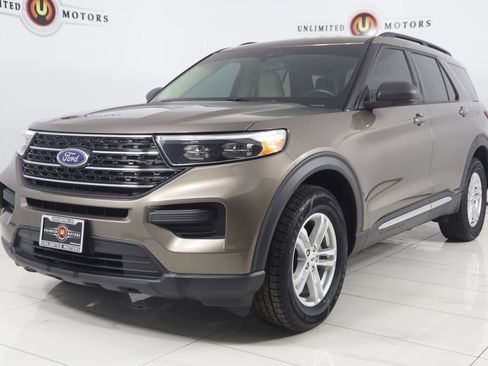 Used 2021 Ford Explorer XLT image 5