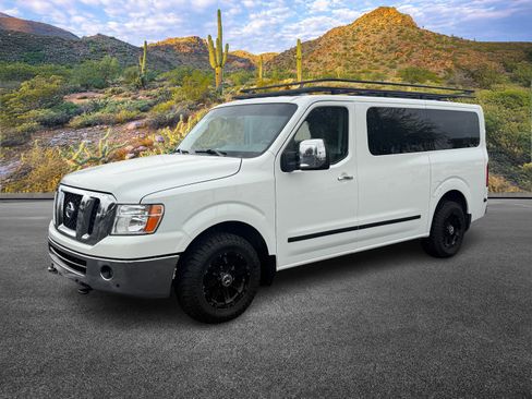 Used 2021 Nissan NV 3500 SL image 9